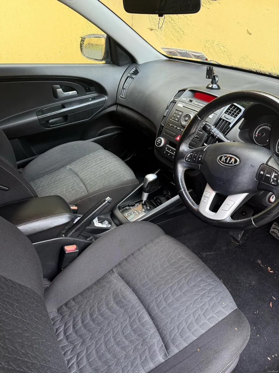 Kia Ceed 2010 automatic - Image 3