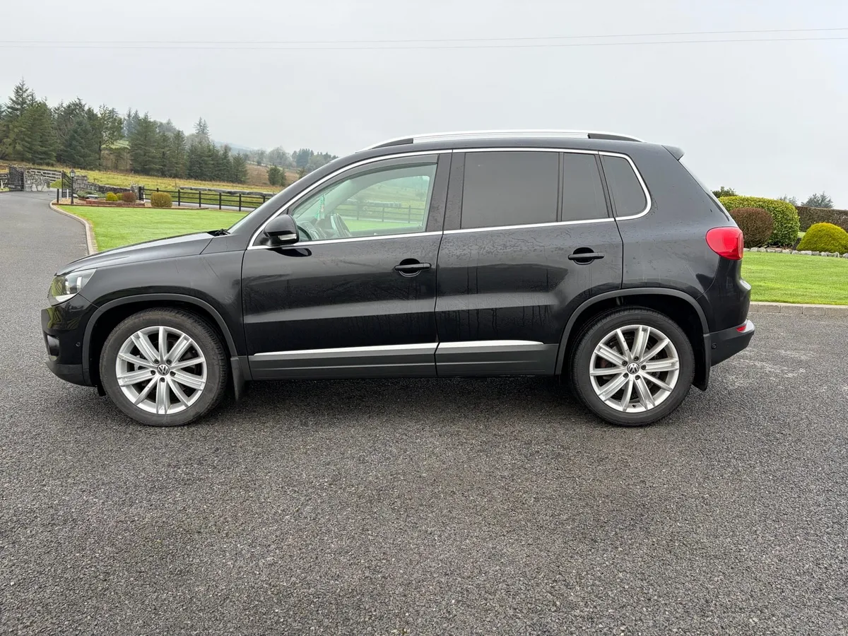 Volkswagen Tiguan Sport 2.0L 2015 - Image 2