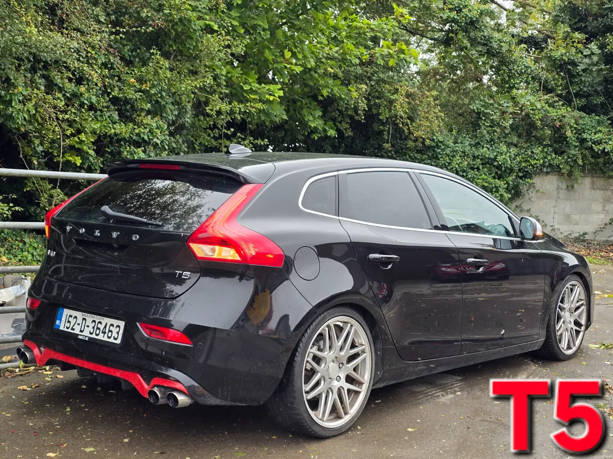 Volvo V40 2015 T5 256 bhp automatic €11990 - Image 1