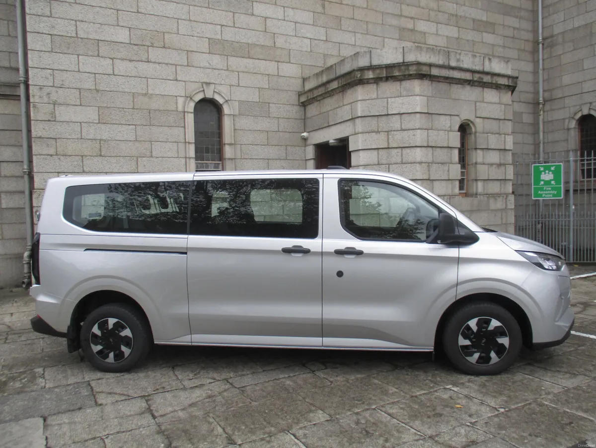 2025 Ford Transit Custom PHEV 9 SEATER - Image 2