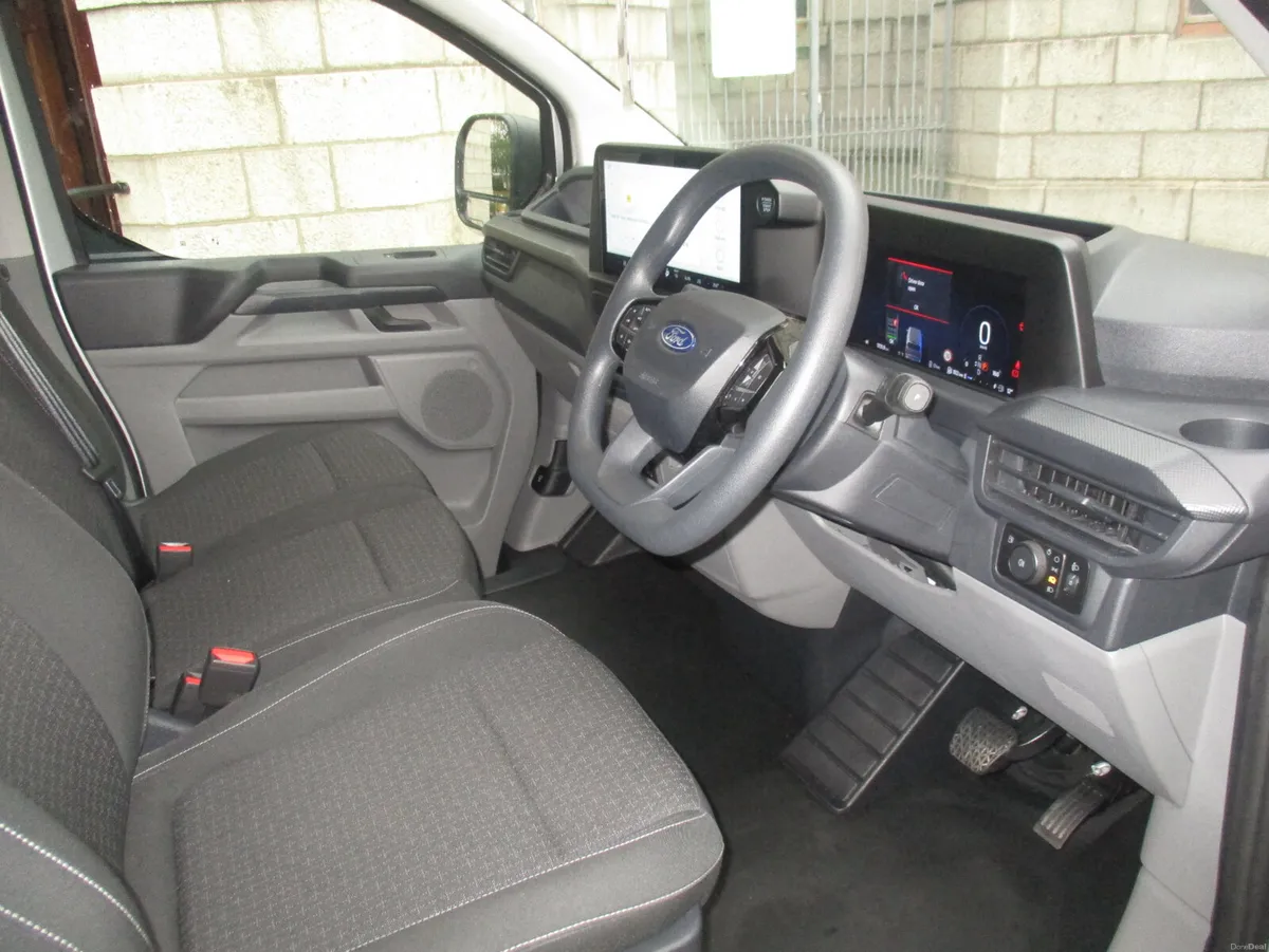 2025 Ford Transit Custom PHEV 9 SEATER - Image 3