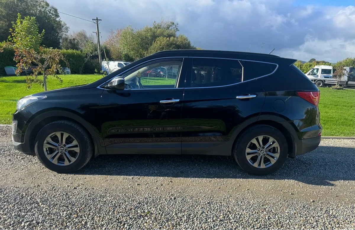 Hyundai Santa Fe Low Miles - Image 3