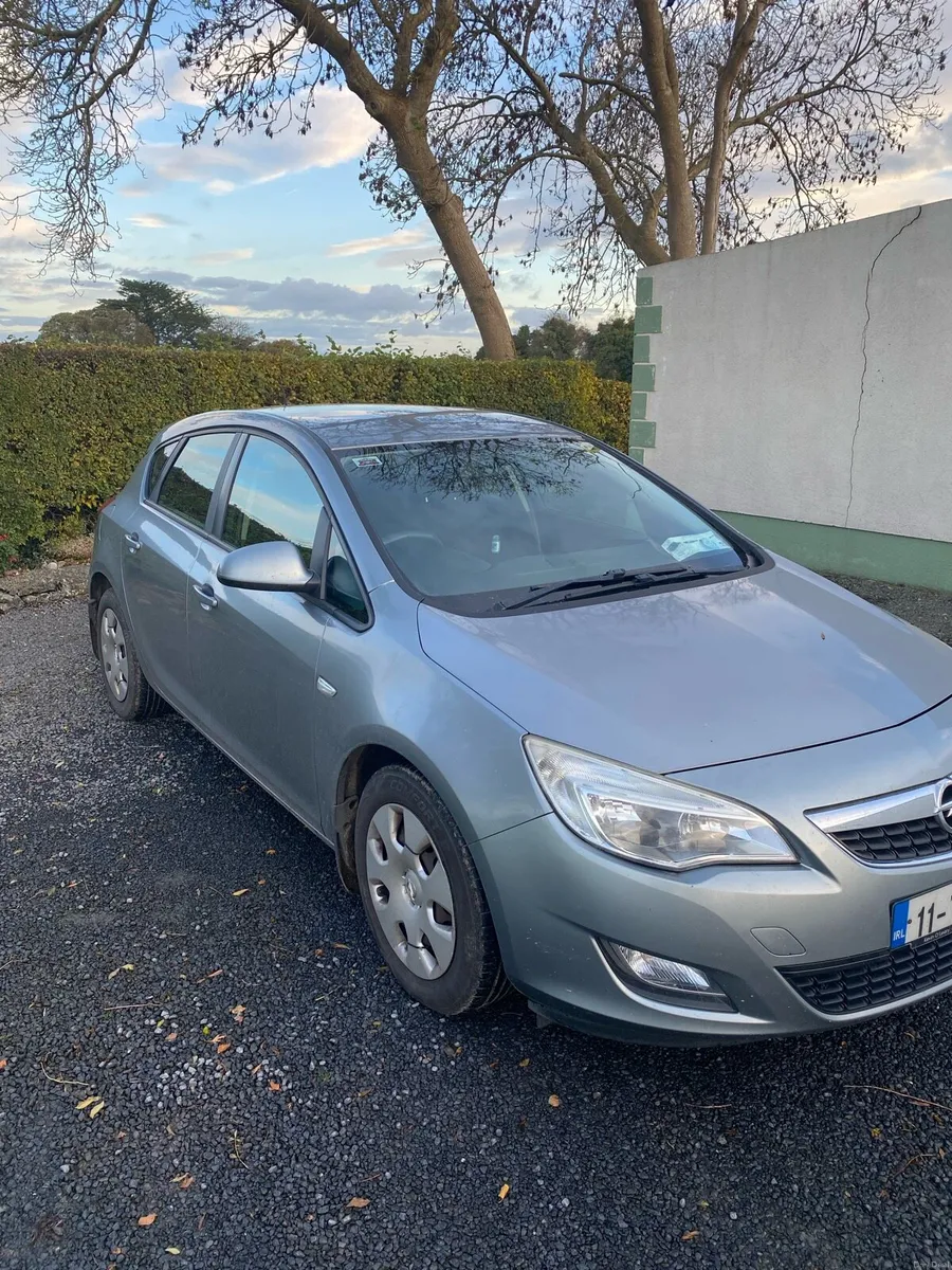 2011 Opel Astra - Image 1