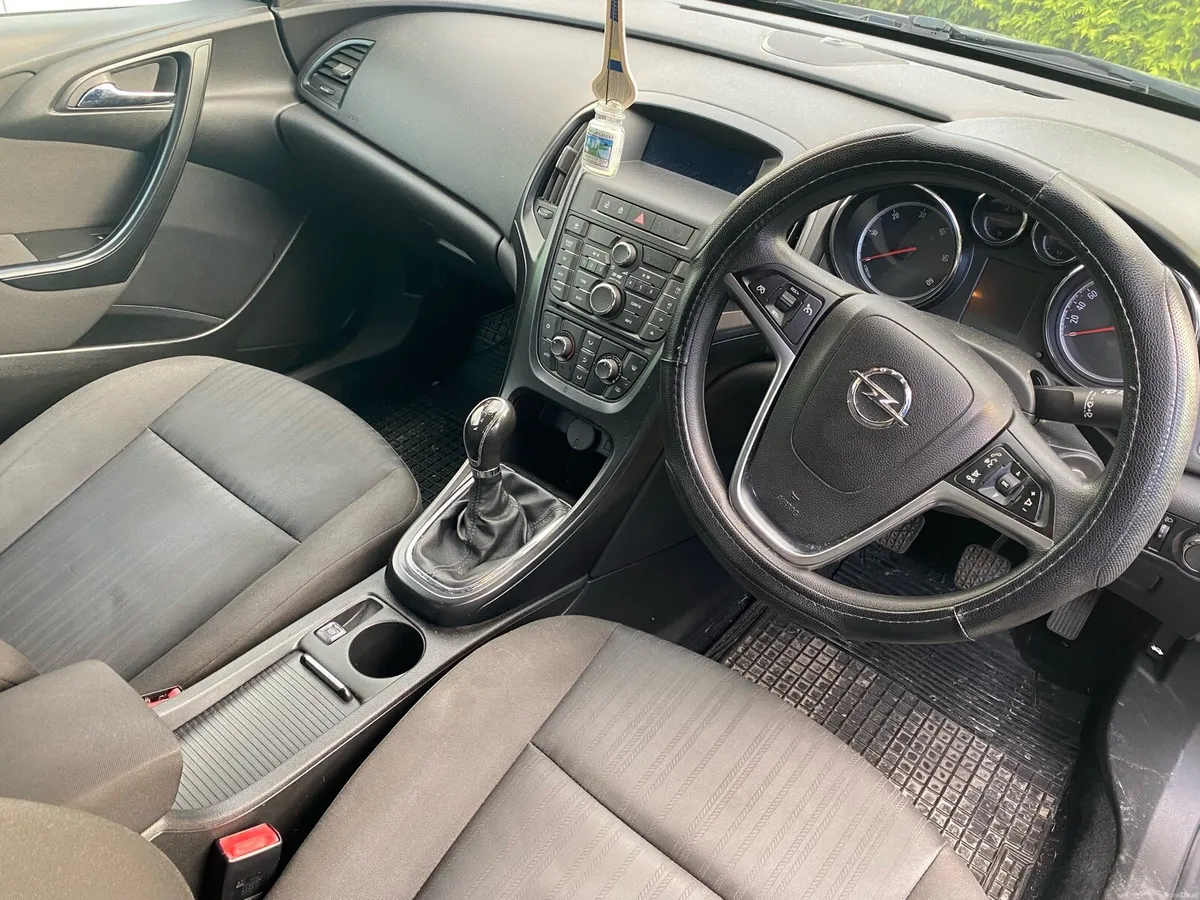 2011 Opel Astra - Image 4