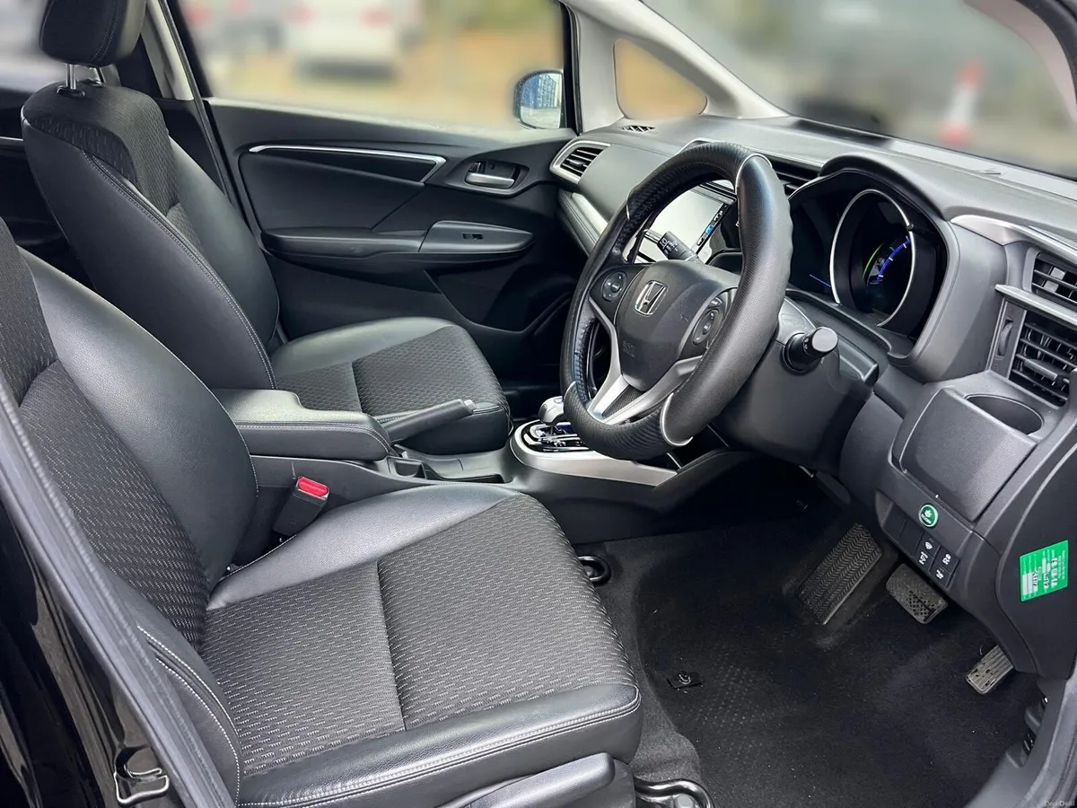 Honda Fit 2017 Leather Package (46k Km) - Image 6