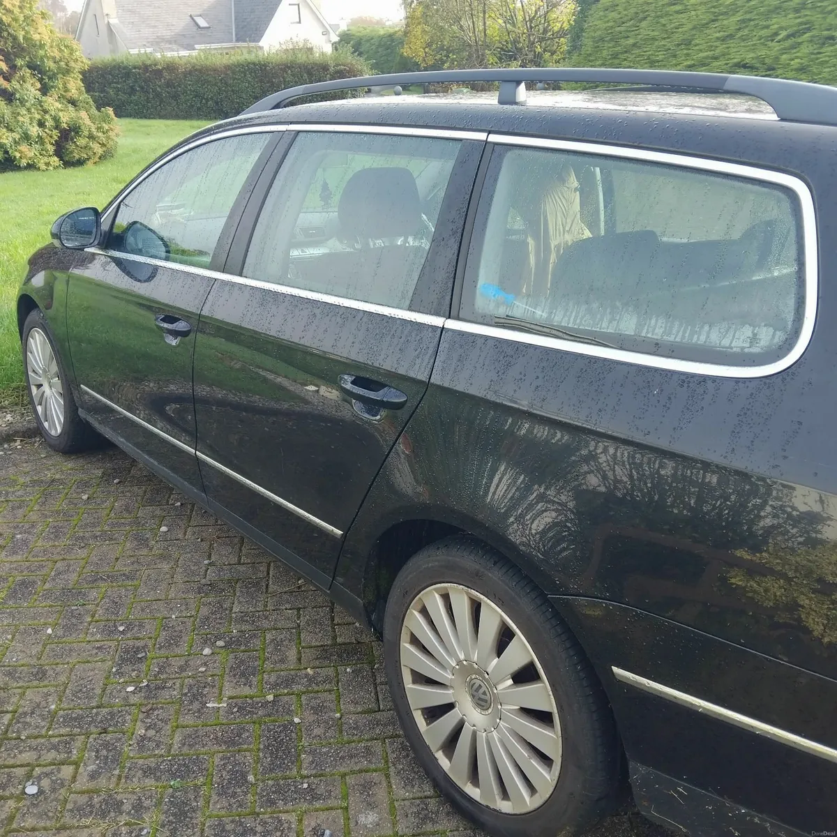 Volkswagen Passat 2010 - Image 2
