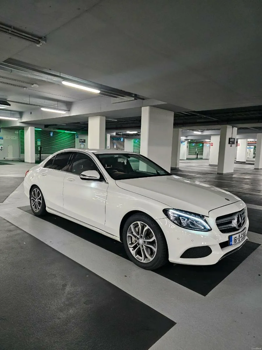 2016 Mercedes-Benz C350e Plug-In Hybrid | 109 km - Image 2