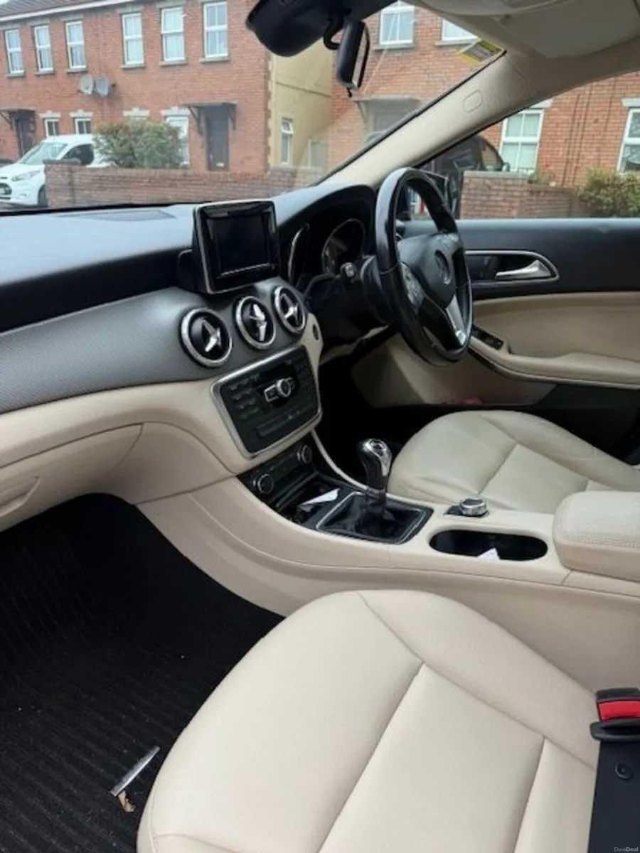 Mercedes-Benz GLA 2015 - Image 2