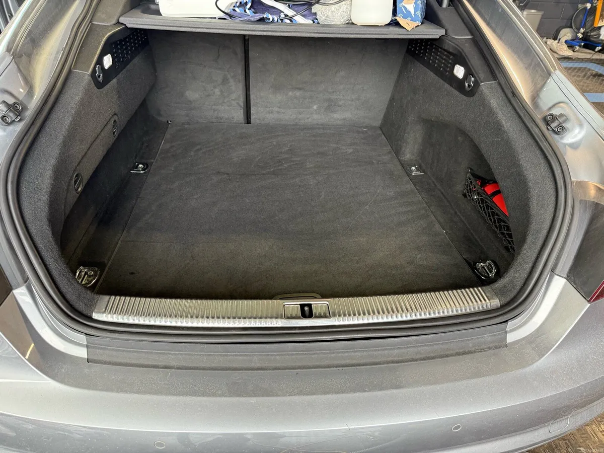 Audi a7 s-line ultra black edition style 218PS - Image 2