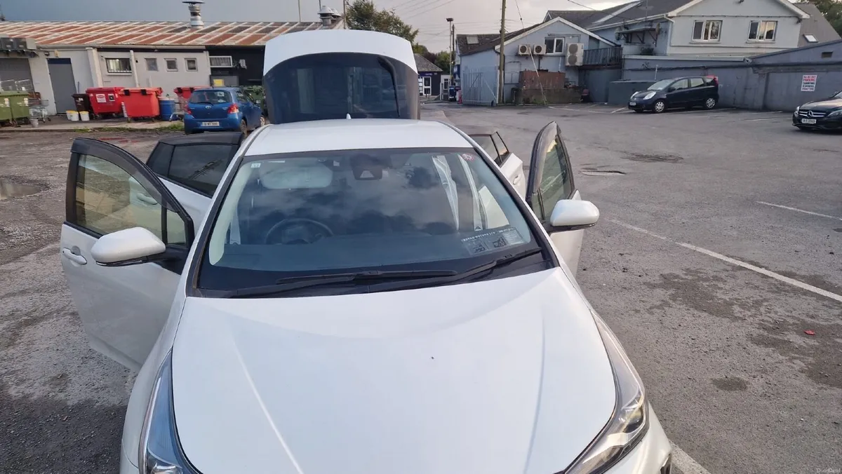 Toyota Prius 2020 - Image 2