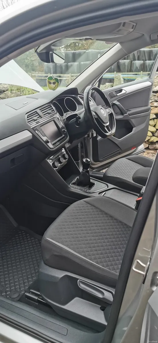 Volkswagen Tiguan 2017 - Image 3