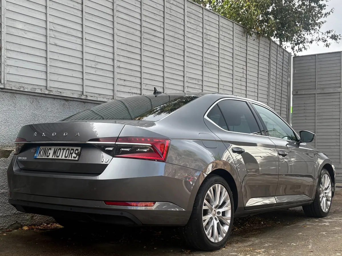 Skoda Superb 2023 SE L PLUG-IN HYBRID / DSG - Image 3