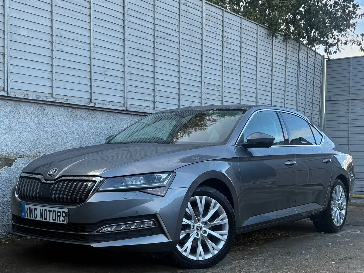Skoda Superb 2023 SE L PLUG-IN HYBRID / DSG - Image 4