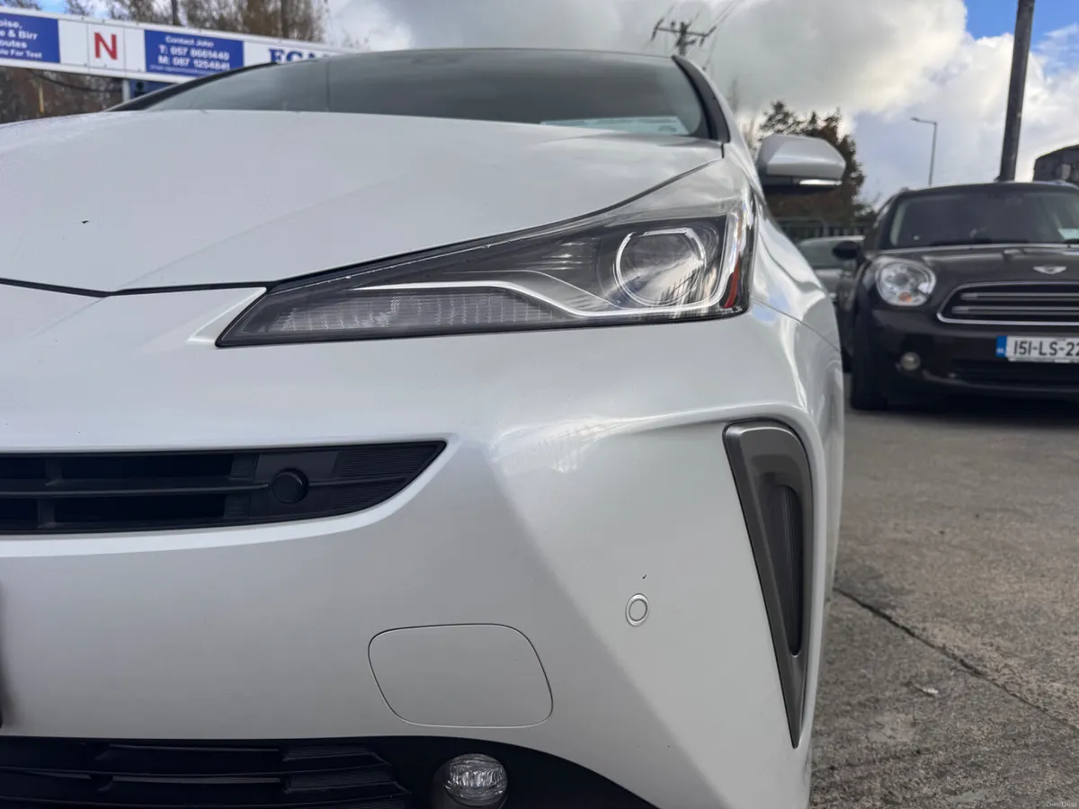 2021 Toyota Prius Hybrid – Leather, Heated Seats, - Image 4