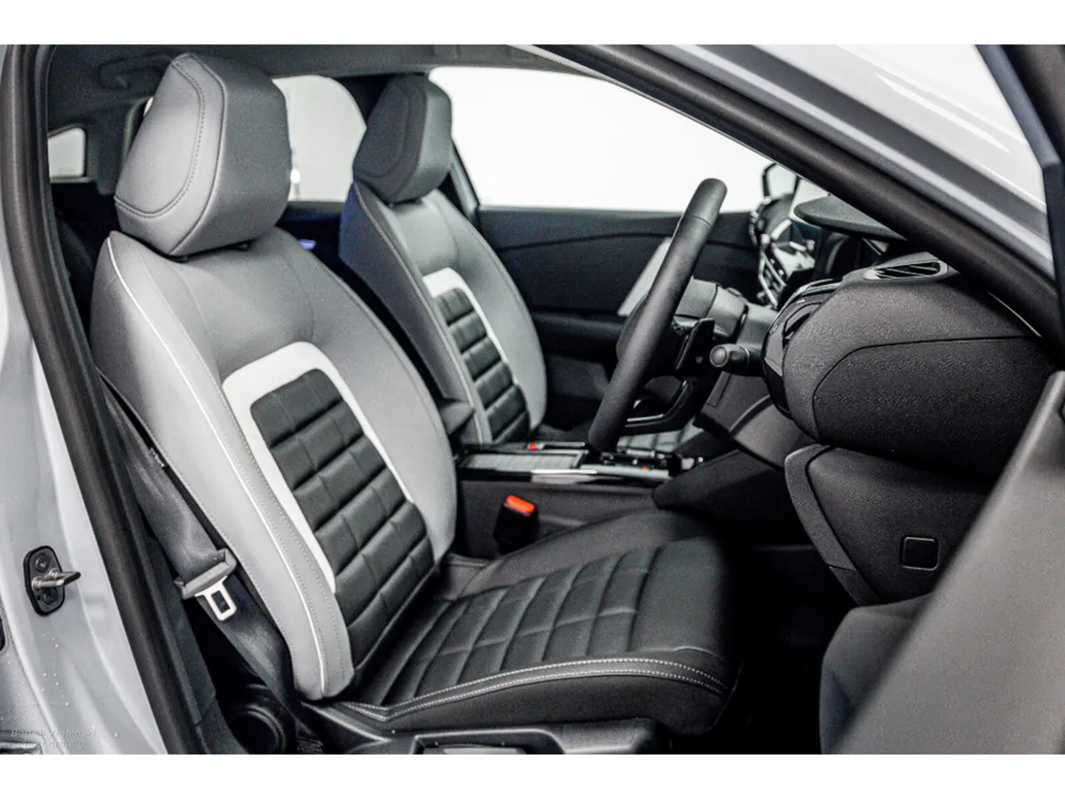 Citroen C4 MAX Hybrid Auto 145HP - Image 3