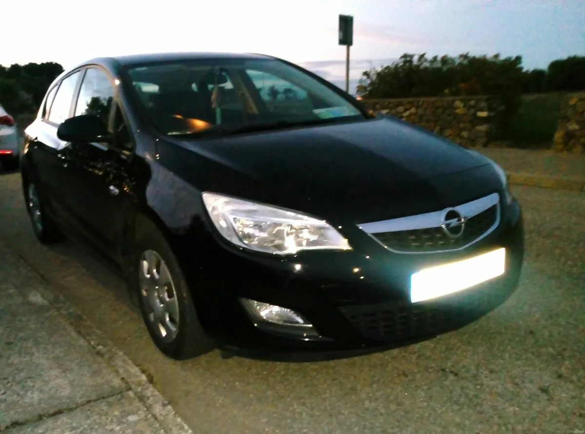 Opel Astra 2011 - Image 4