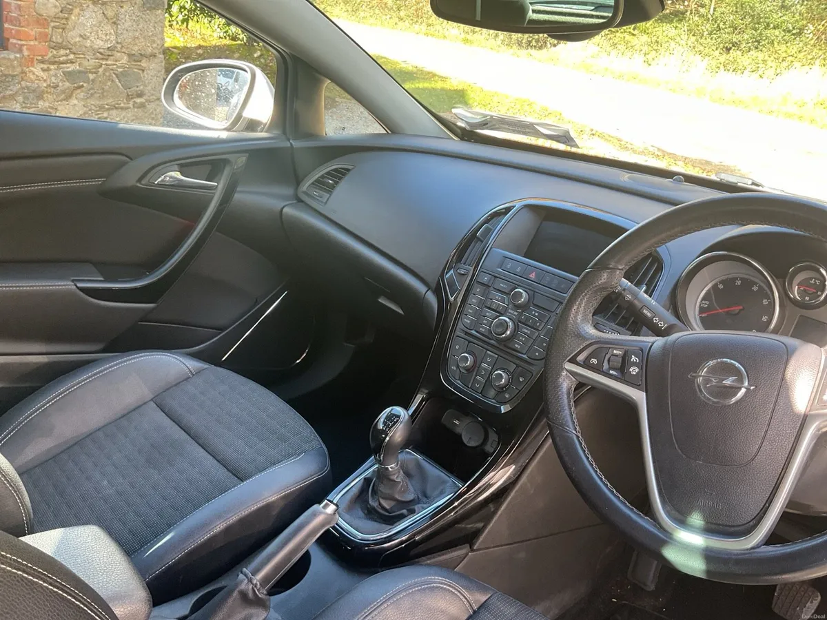 2018 Opel Astra GTC Limited Edition - Image 4