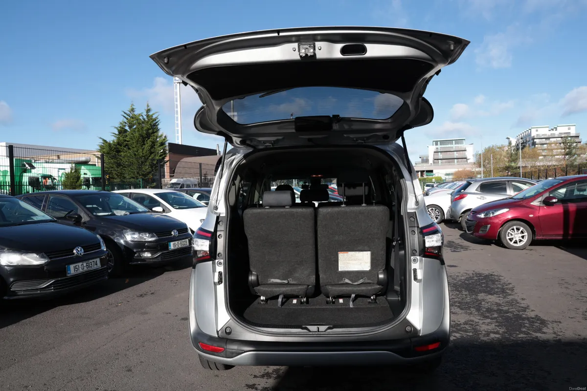 TOYOTA SIENTA 2016 SILVER 7 SEATER - Image 4
