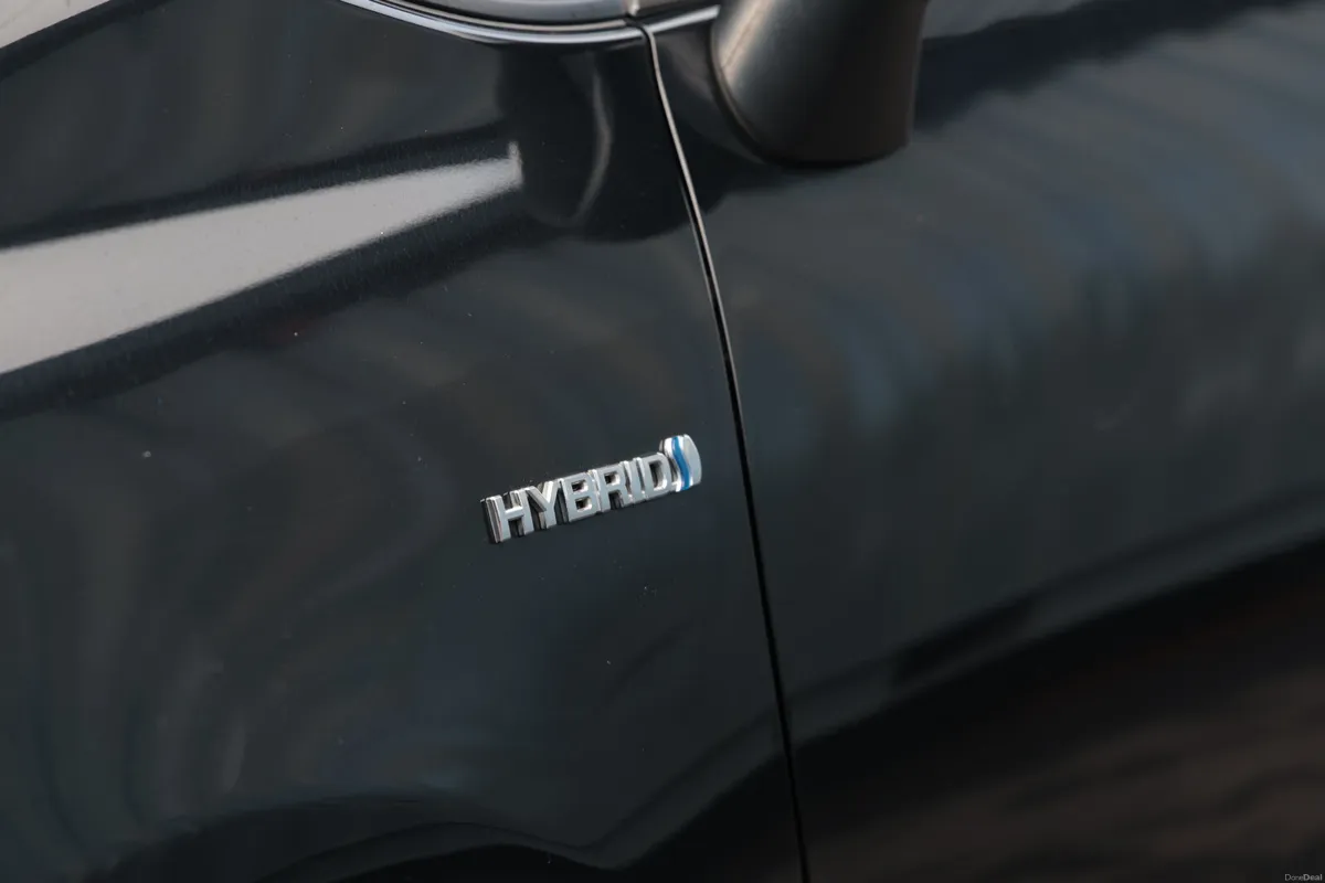TOYOTA SIENTA 2017 BLACK HYBRID 7 SEATER - Image 6