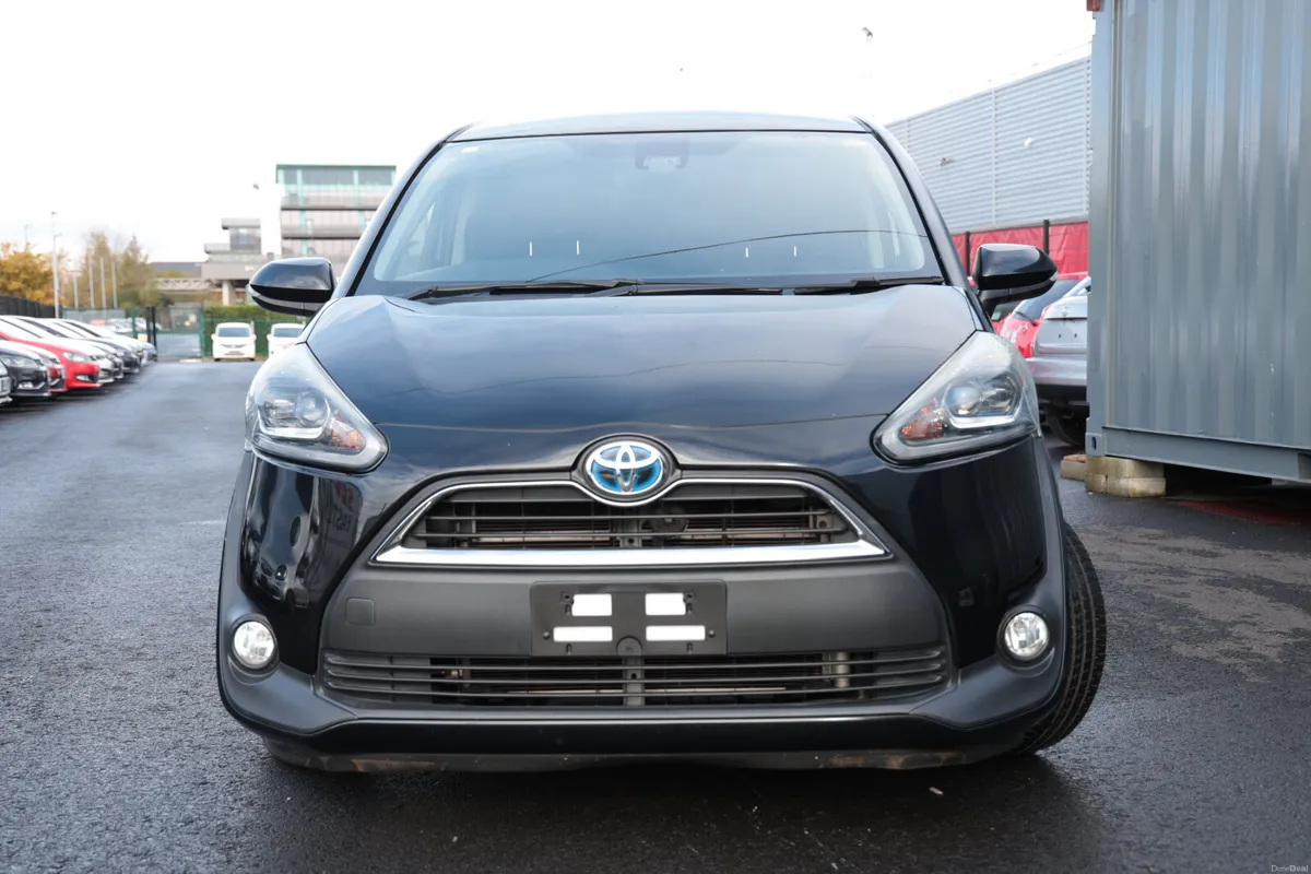 TOYOTA SIENTA 2017 BLACK HYBRID 7 SEATER - Image 1