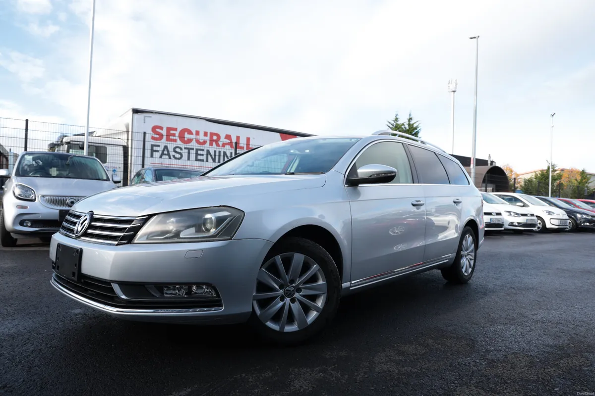 VOLKSWAGON PASSAT 2013 SILVER - Image 2