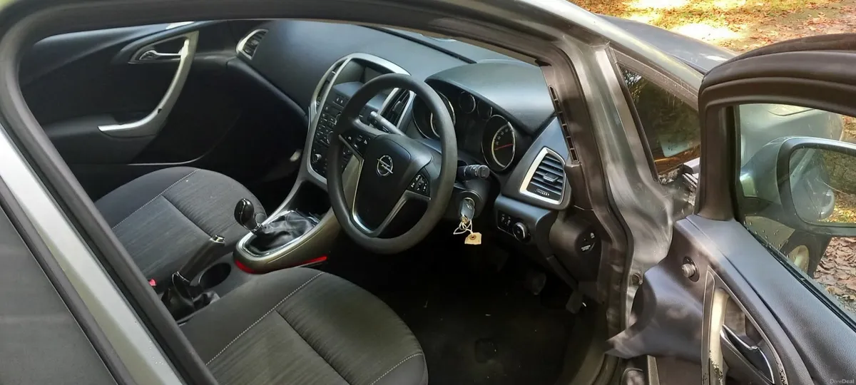 Opel Astra 2012 - Image 4