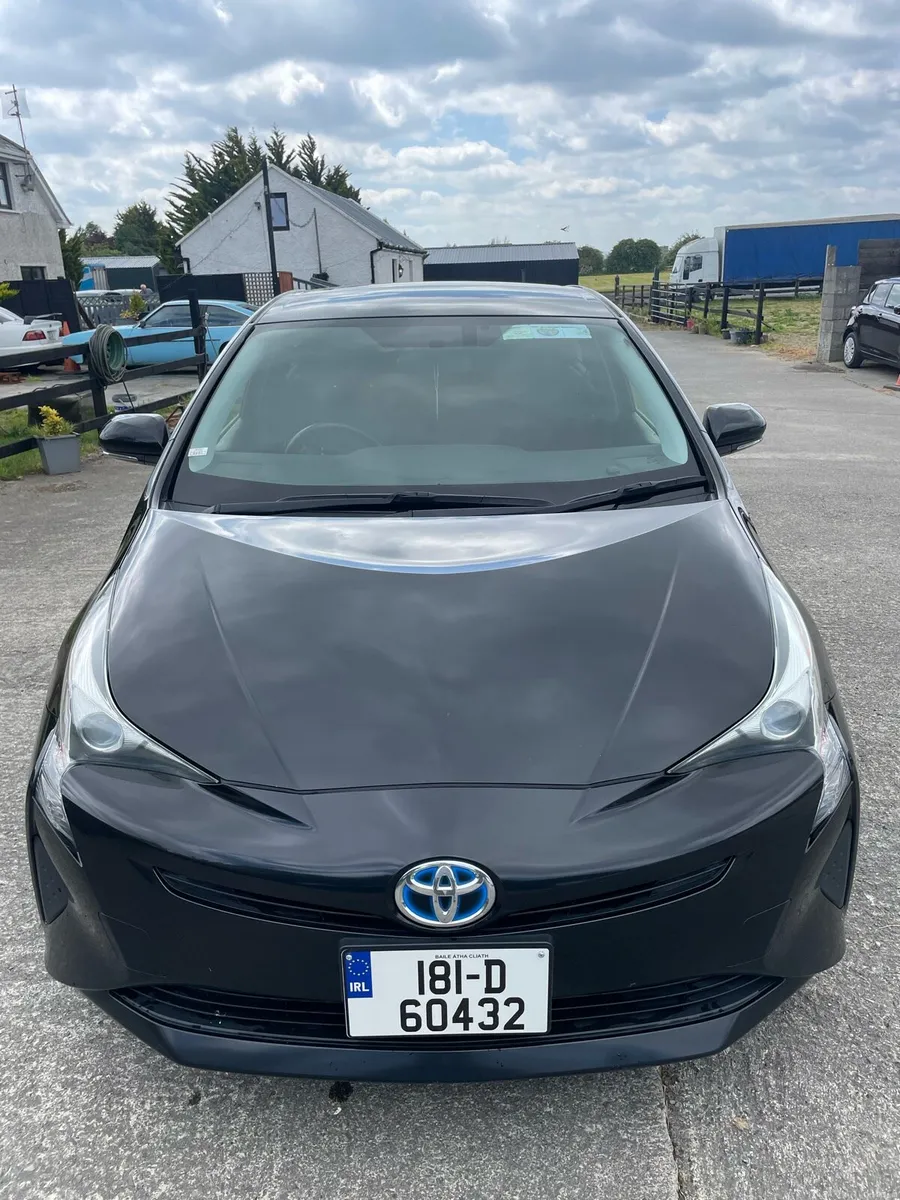 Toyota Prius Hybrid 2018 - Image 2