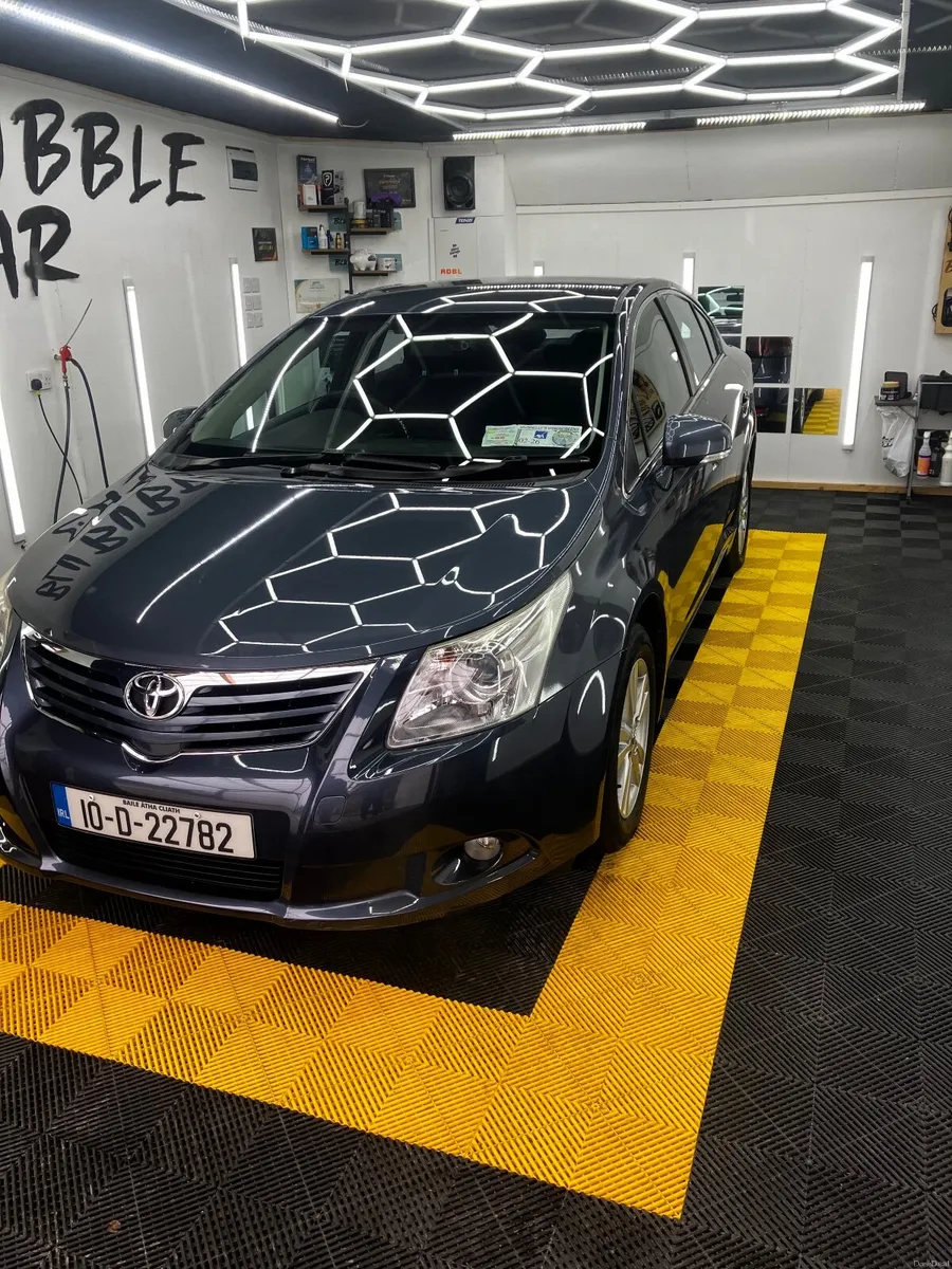 Toyota Avensis 2010 - Image 1