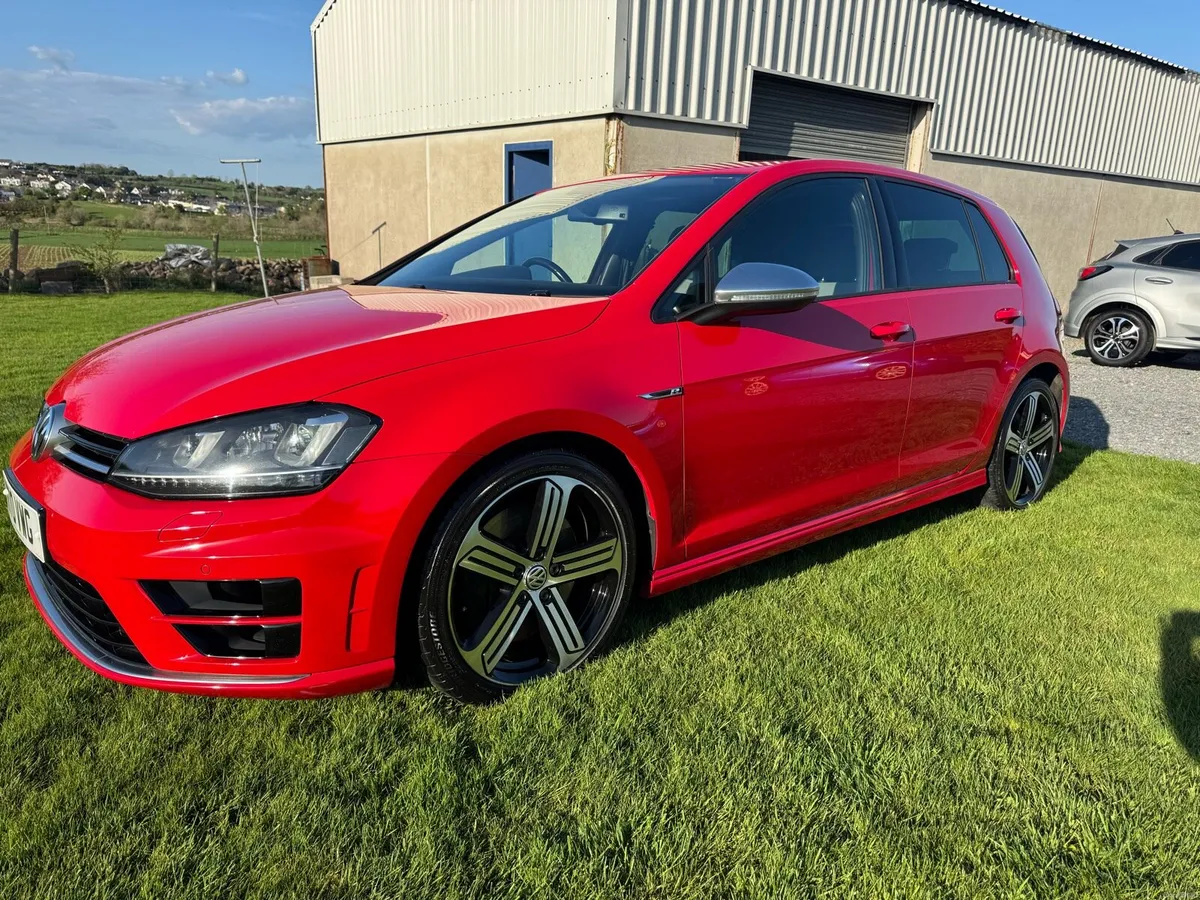 2015 Volkswagen Golf R - Image 2