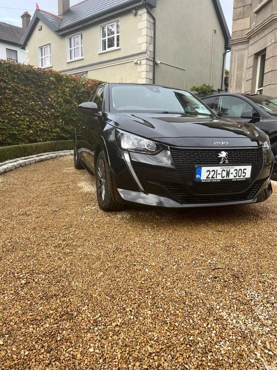 2022 Peugeot 208e allure edition - Image 3
