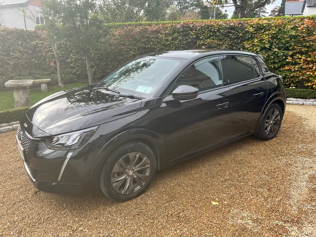 2022 Peugeot 208e allure edition - Image 2