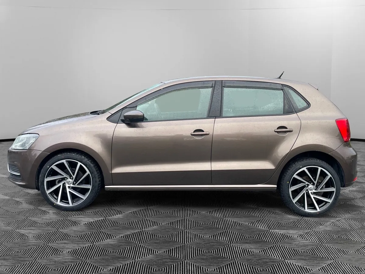 VW POLO COMFORTLINE*LOW KM* - Image 2