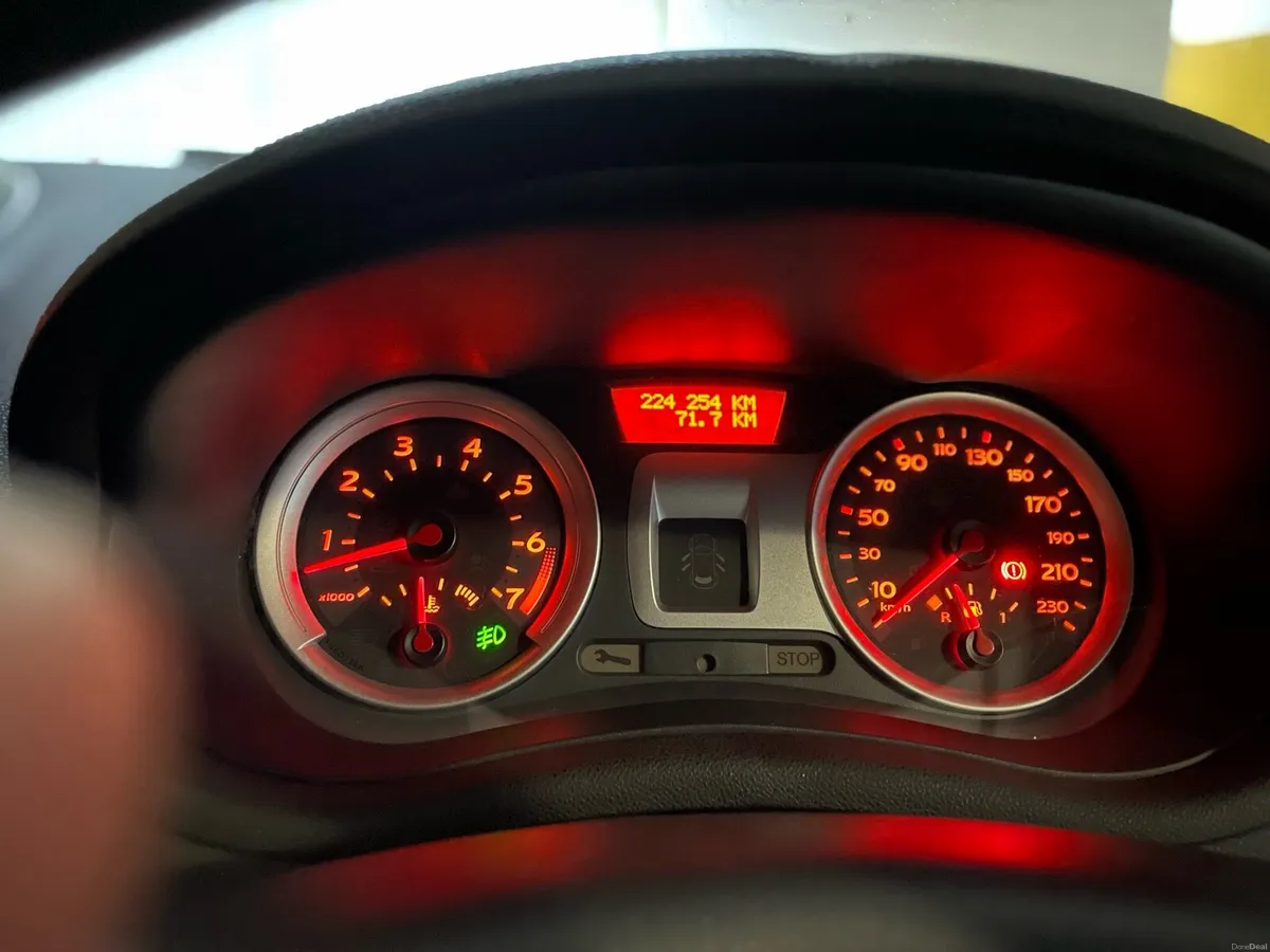 Renault Clio 2006 – Excellent Condition - Image 2