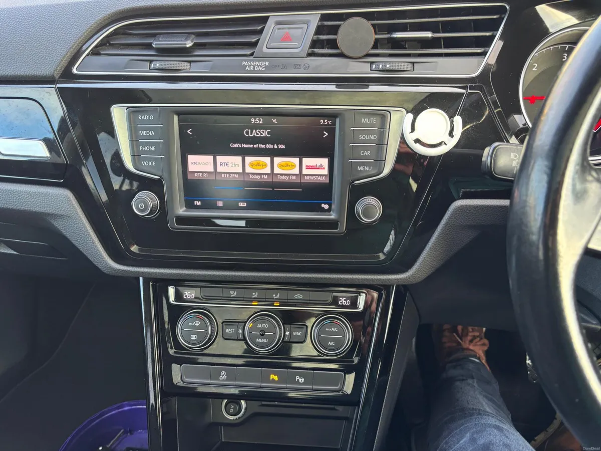 VW Touran 2017  HIGHLINE 7 SEATER  DIESEL  1OWNER - Image 4