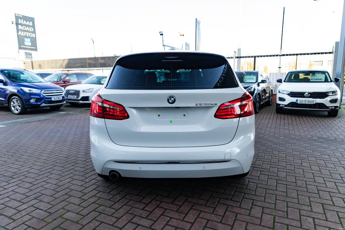 225XE HYBRID ESTATE 5DR AUTOMATIC - Image 4