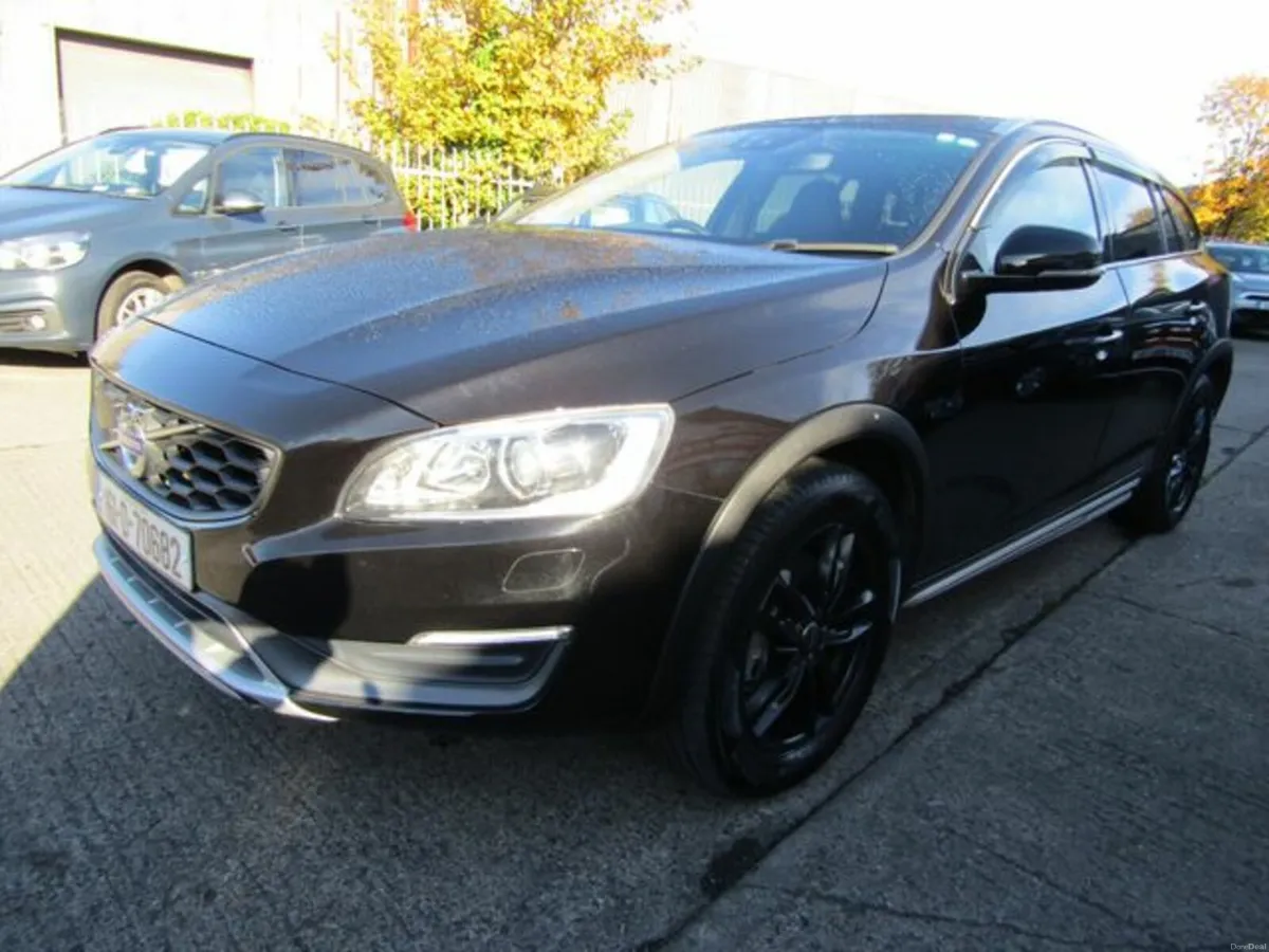 Volvo V60 CROSS COUNTRY 5DR Auto - Image 4