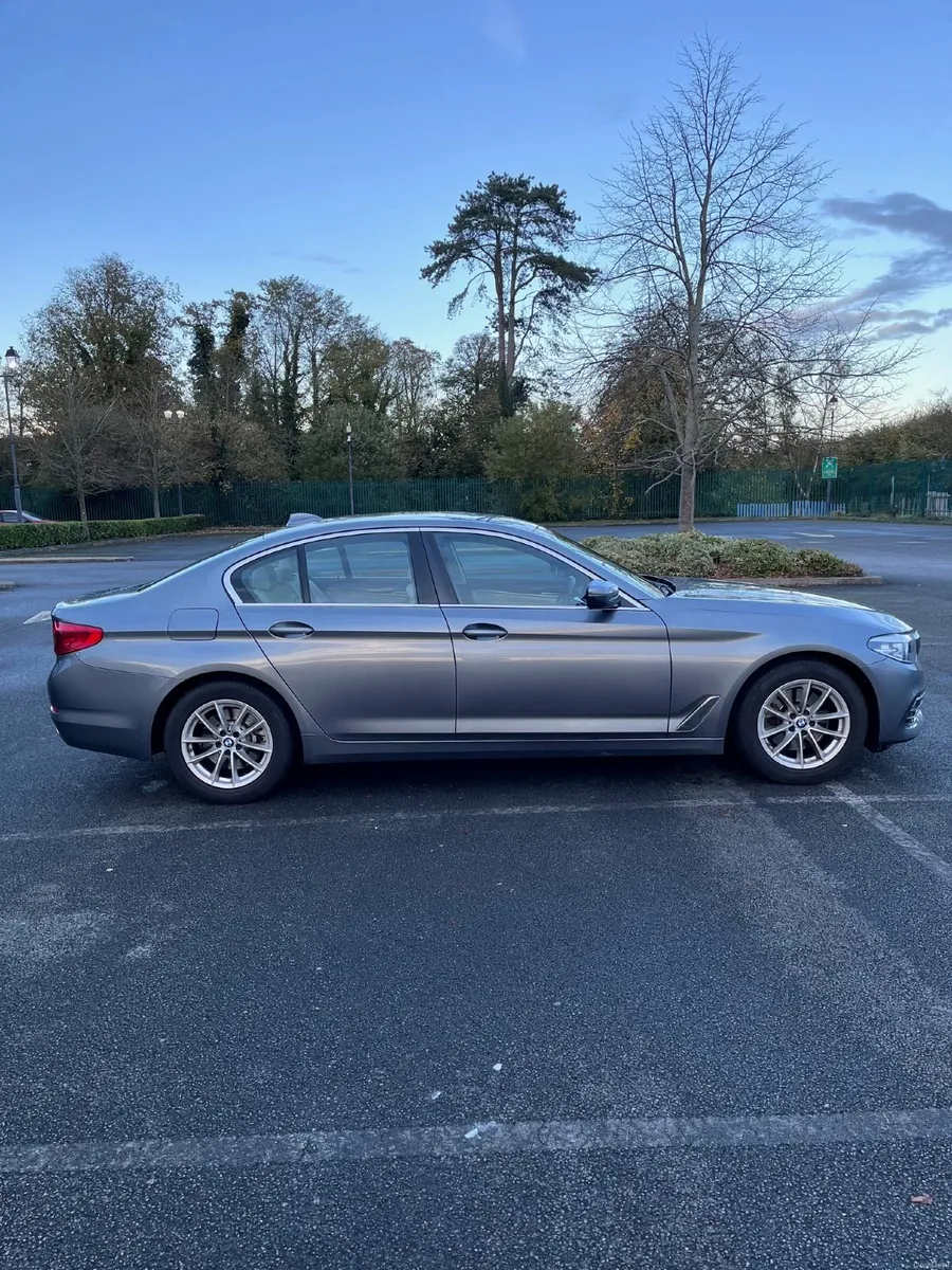 BMW 5-Series  2019 520D Xdrive - Image 3