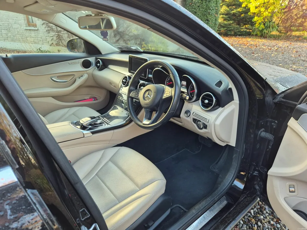 Mercedes-Benz C-Class 2018 - Auto, Low kms - Image 4