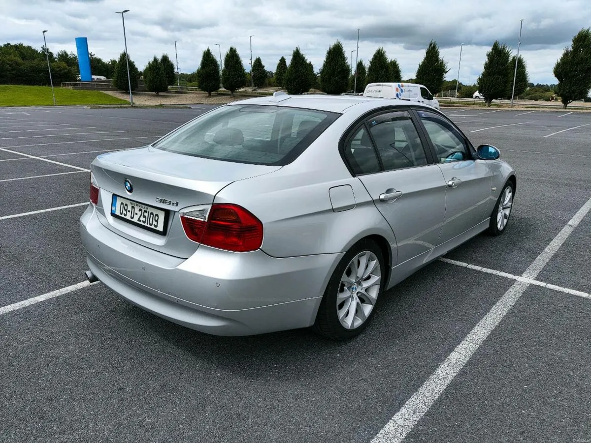 BMW 3-Series 2009 - Image 4