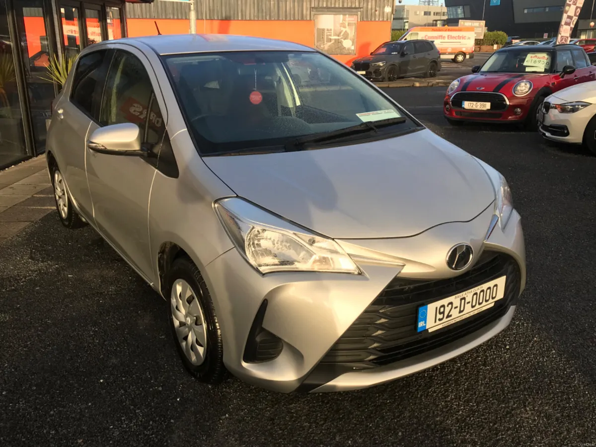 2019 TOYOTA YARIS VITZ PETROL HYBRID AUTO - Image 3
