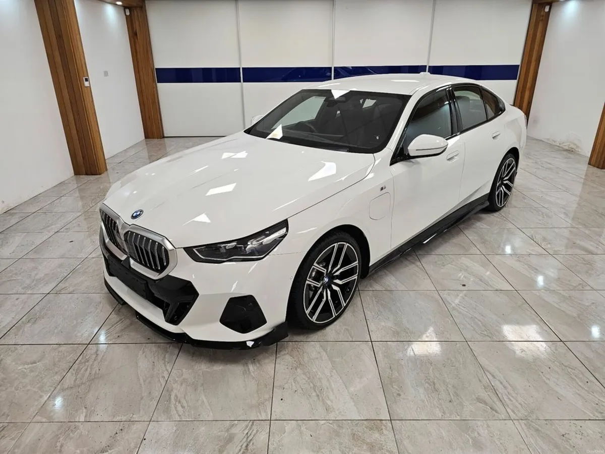 BMW 5-Series TECHNOLOGY PLUS PACKAGE - Image 2