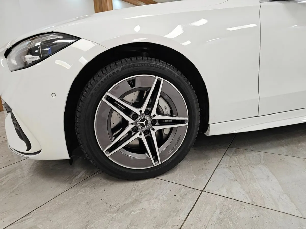 Mercedes-Benz C-Class TOP OF THE RANGE - Image 4