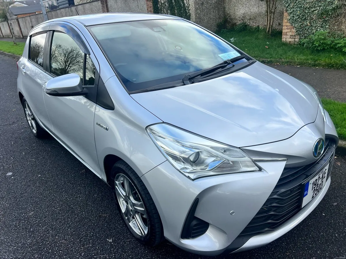 9500 cash! Only this Week !Toyota Vitz 2019 Hybrid - Image 3