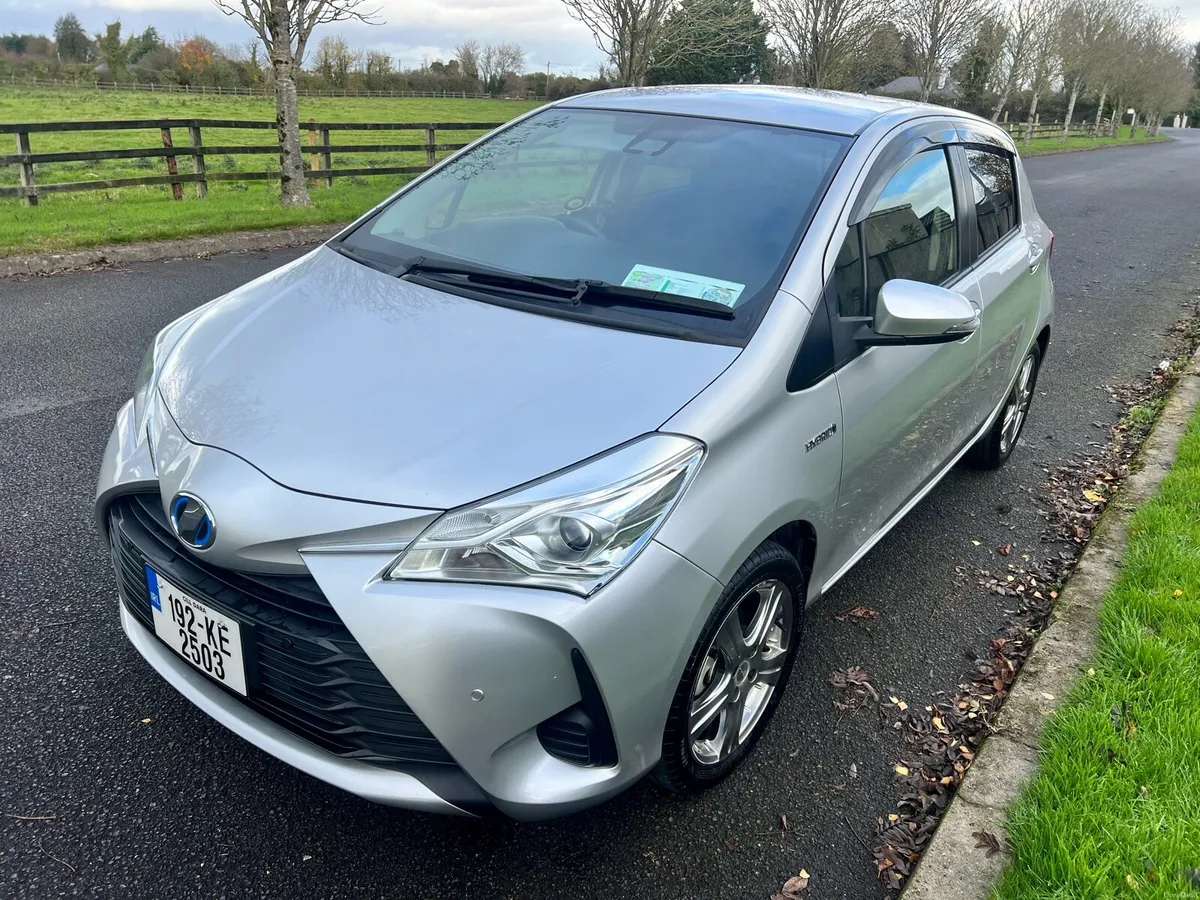 9500 cash! Only this Week !Toyota Vitz 2019 Hybrid - Image 2