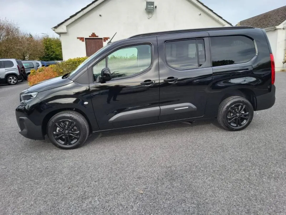 Wheelchair Accessible 7 seat auto Citroen Berlingo - Image 4