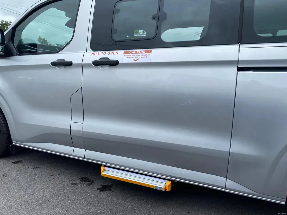 Wheelchair Accessible Ford Custom Kombi - Image 3