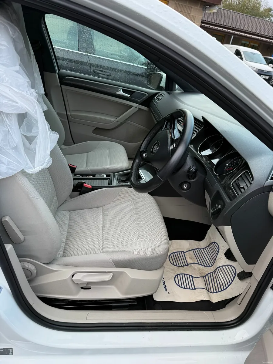 White Volkswagen Golf 2018 - Image 2