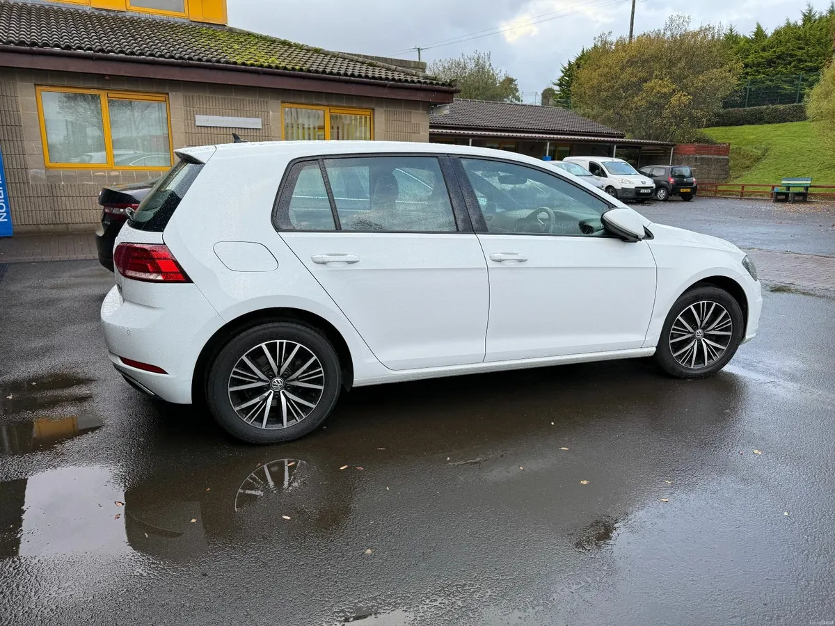 White Volkswagen Golf 2018 - Image 3