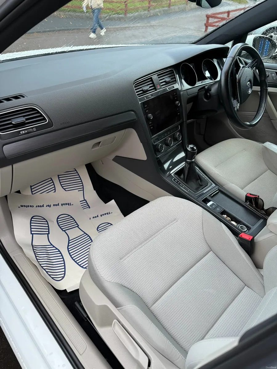 White Volkswagen Golf 2018 - Image 5
