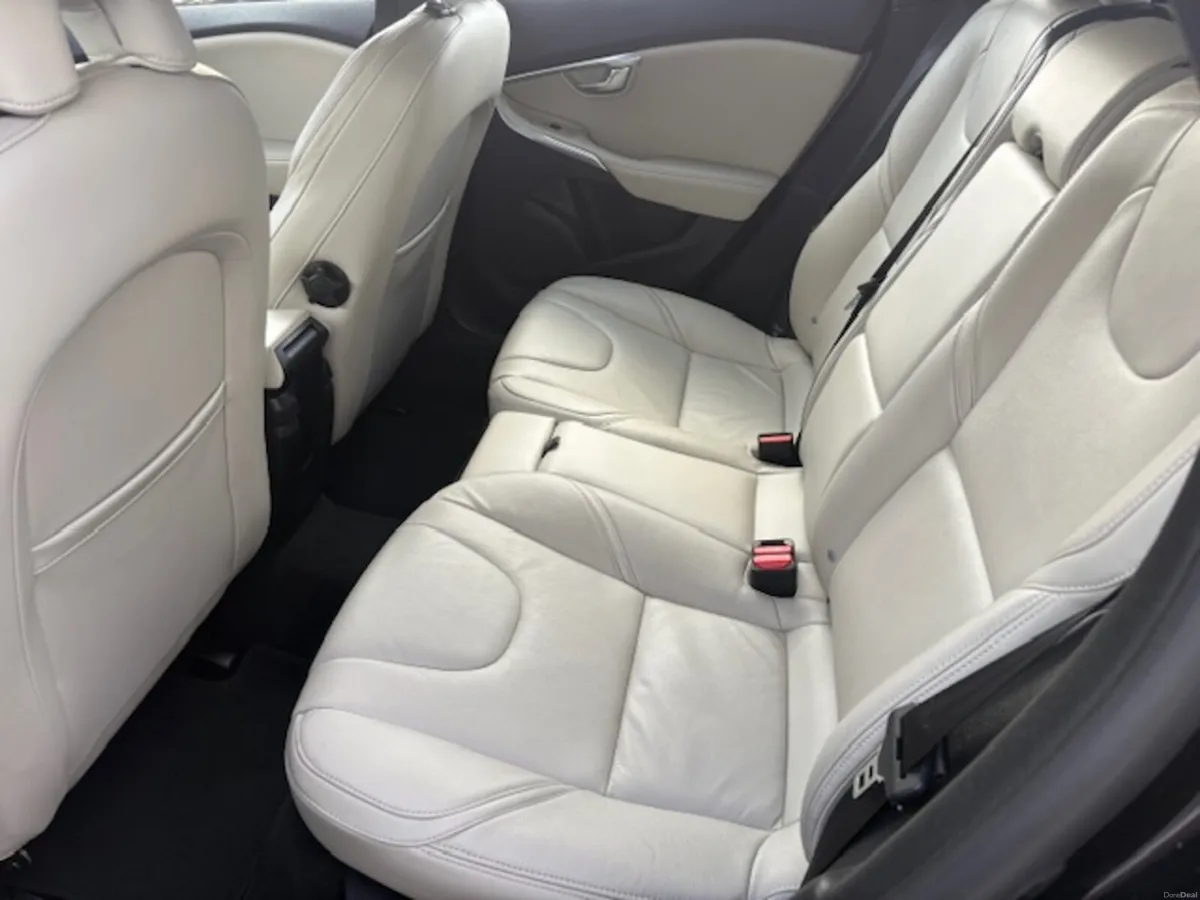 Volvo V40 2019 D3 IRISH CAR - Image 3